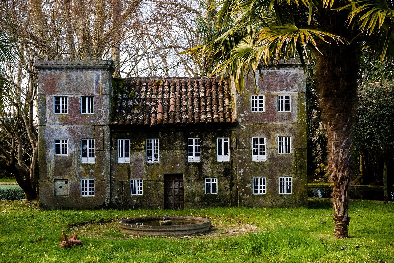 Grande maison dans l'Avesnois Grande maison avec vitres en hauteur